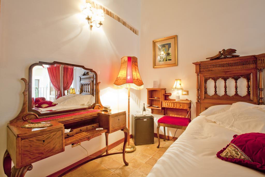 B&B Il Marchese Del Grillo Sulmona Rom bilde