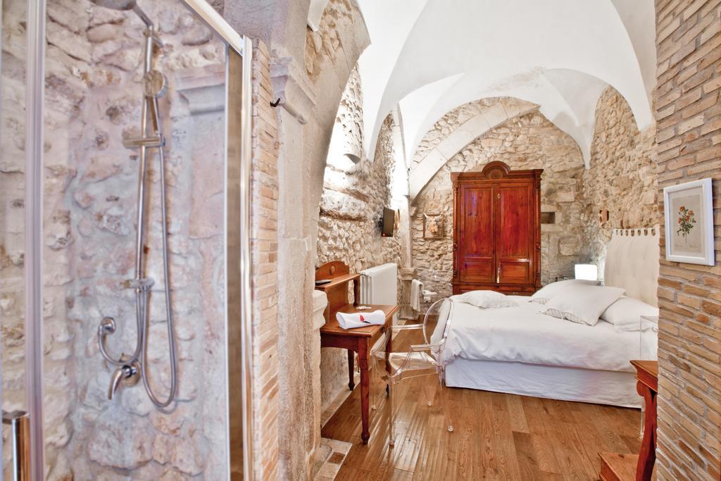 B&B Il Marchese Del Grillo Sulmona Rom bilde